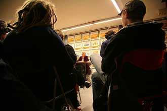 die zuhörer_innen sind beeindruckt und betroffen